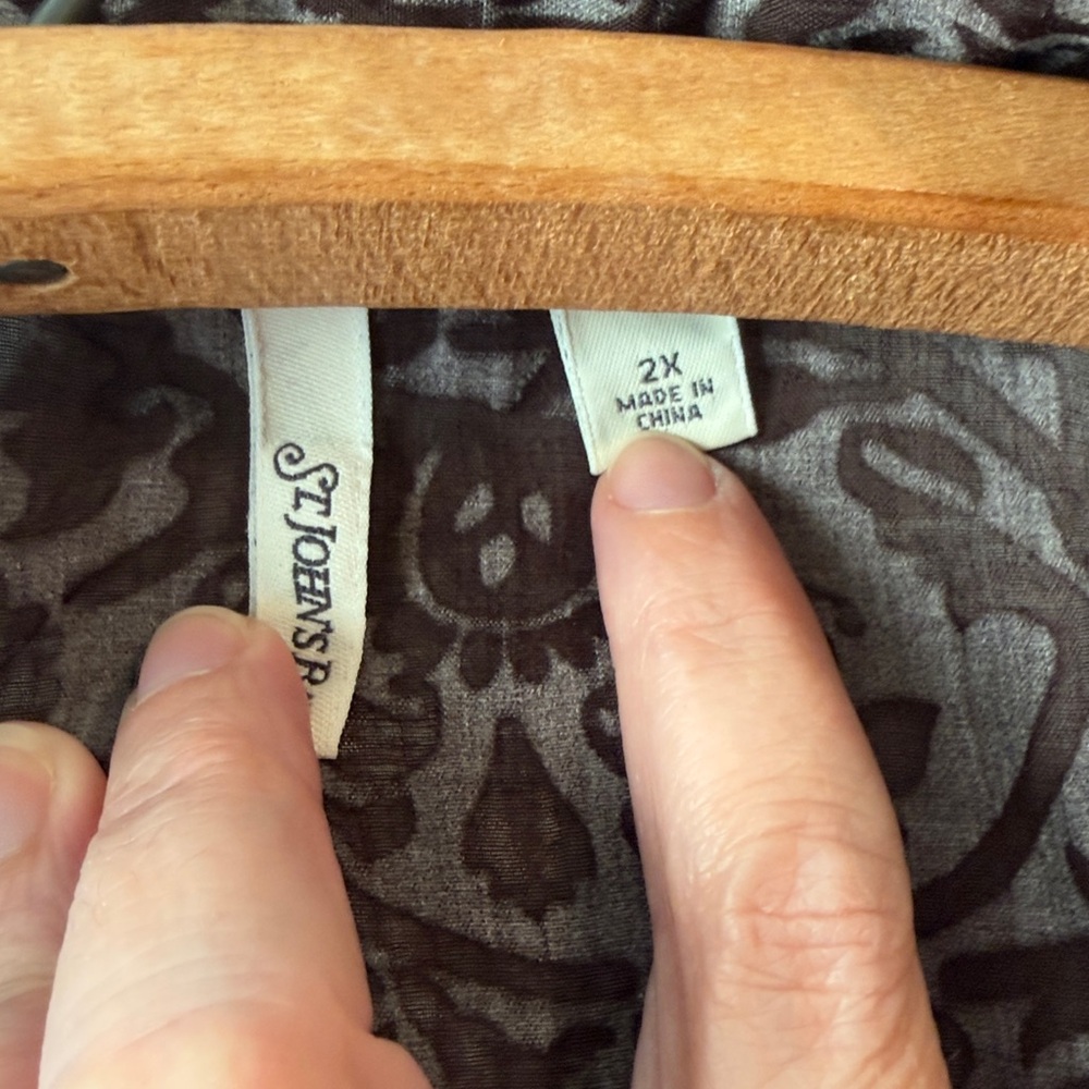 Batik Button down top- 2X - Picture 5 of 6